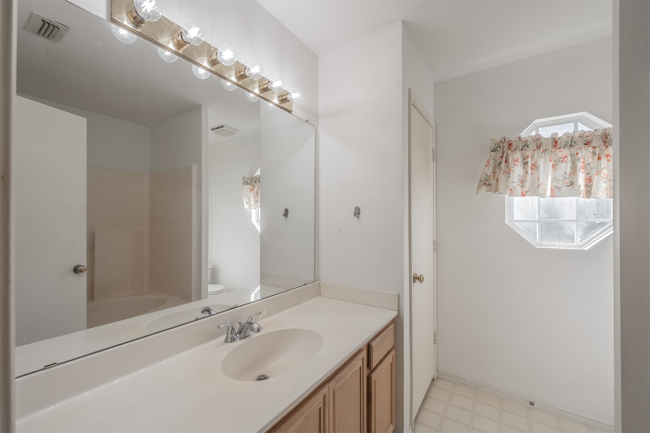 5825 Terra Drive Arlington TX 76017