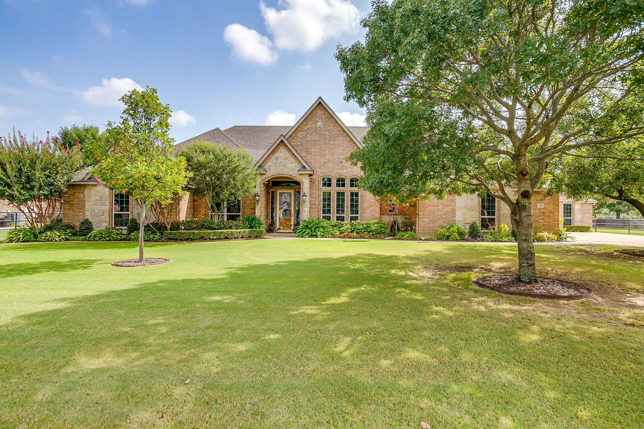 1008 Blue Roan Lane Crowley TX 76036