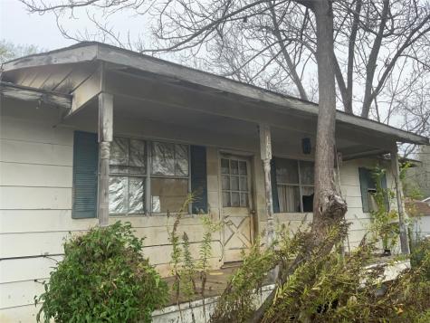 1605 Chestnut Street Gladewater TX 75647