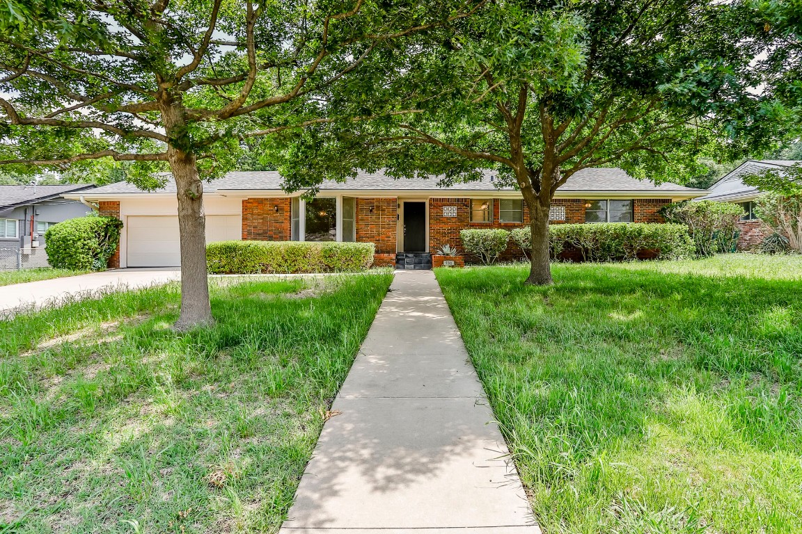 731 N Holly Avenue Sherman TX 75092