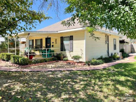 701 S Halbryan Street Eastland TX 76448