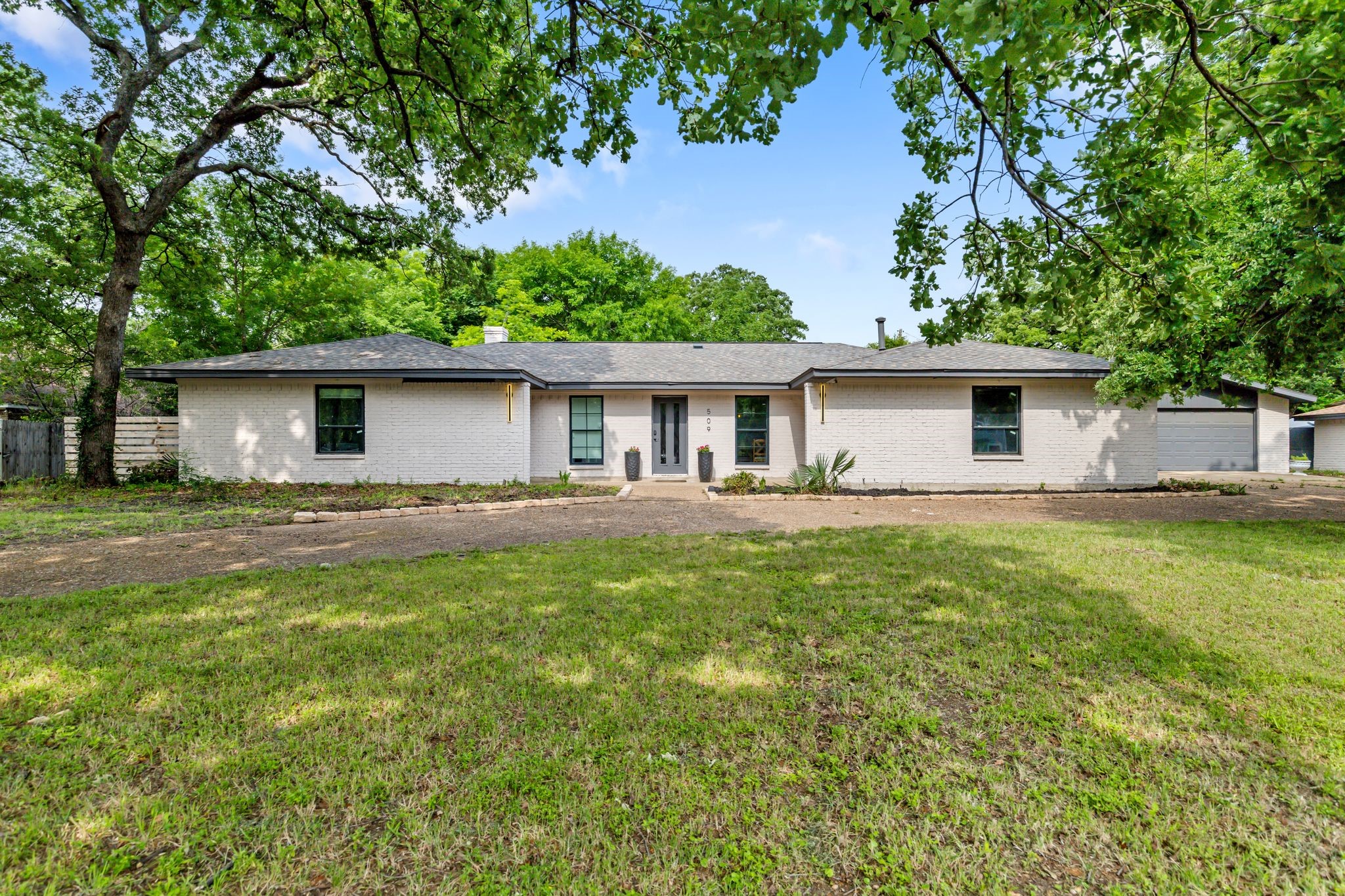 509 Roberts Cut Off Road River Oaks TX 76114