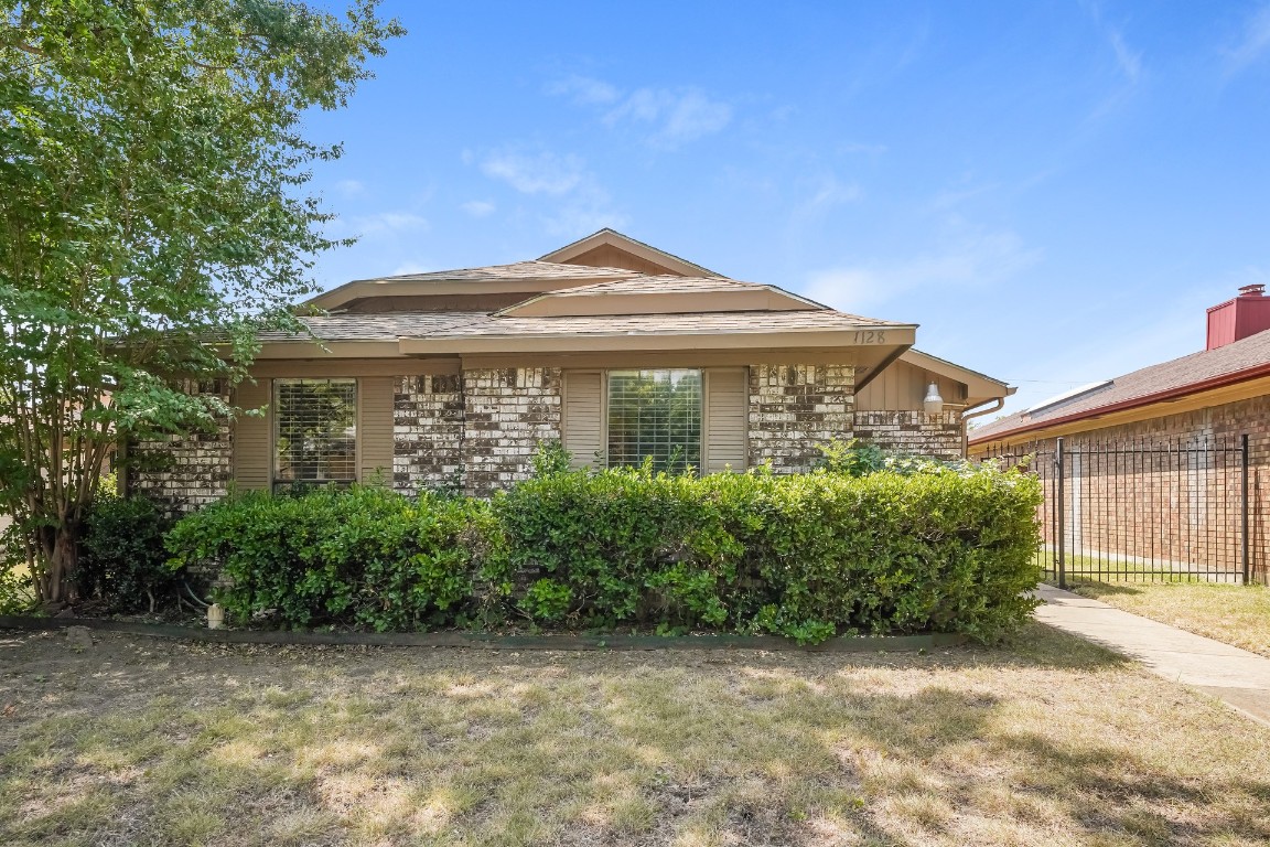 1128 Hemlock Drive Desoto TX 75115