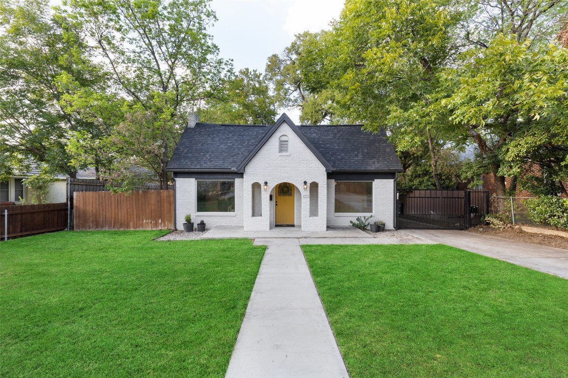 2809 W 12th Street Dallas TX 75211