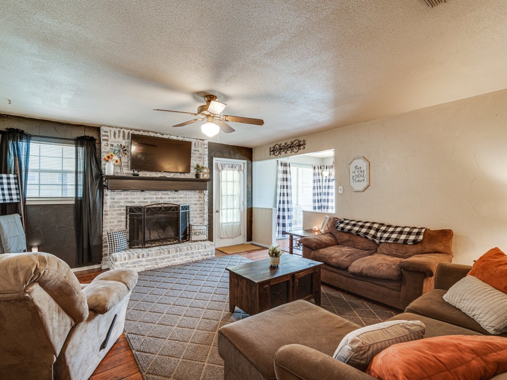 833 Skelly Street Crowley TX 76036
