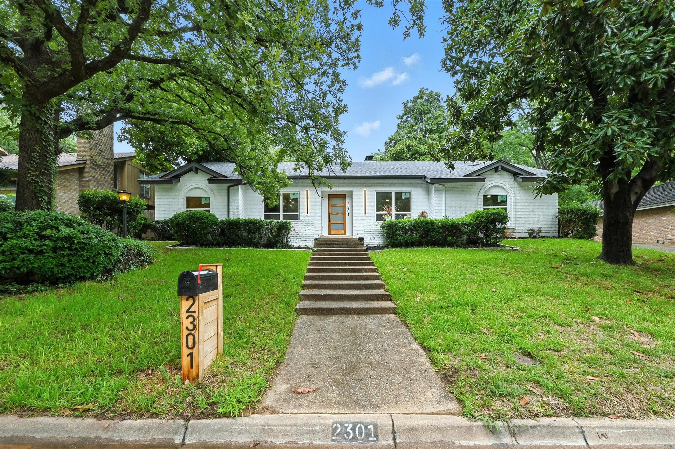 2301 Wood Cliff Court Arlington TX 76012