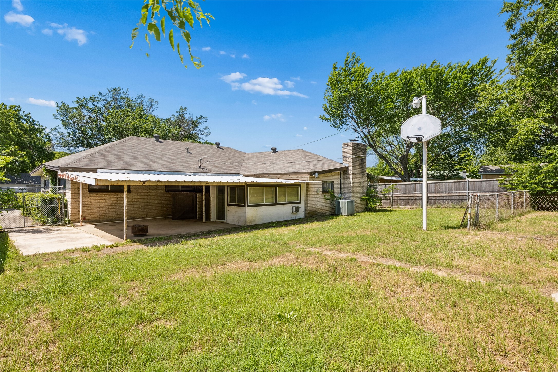 4613 Emerson Street Fort Worth TX 76119