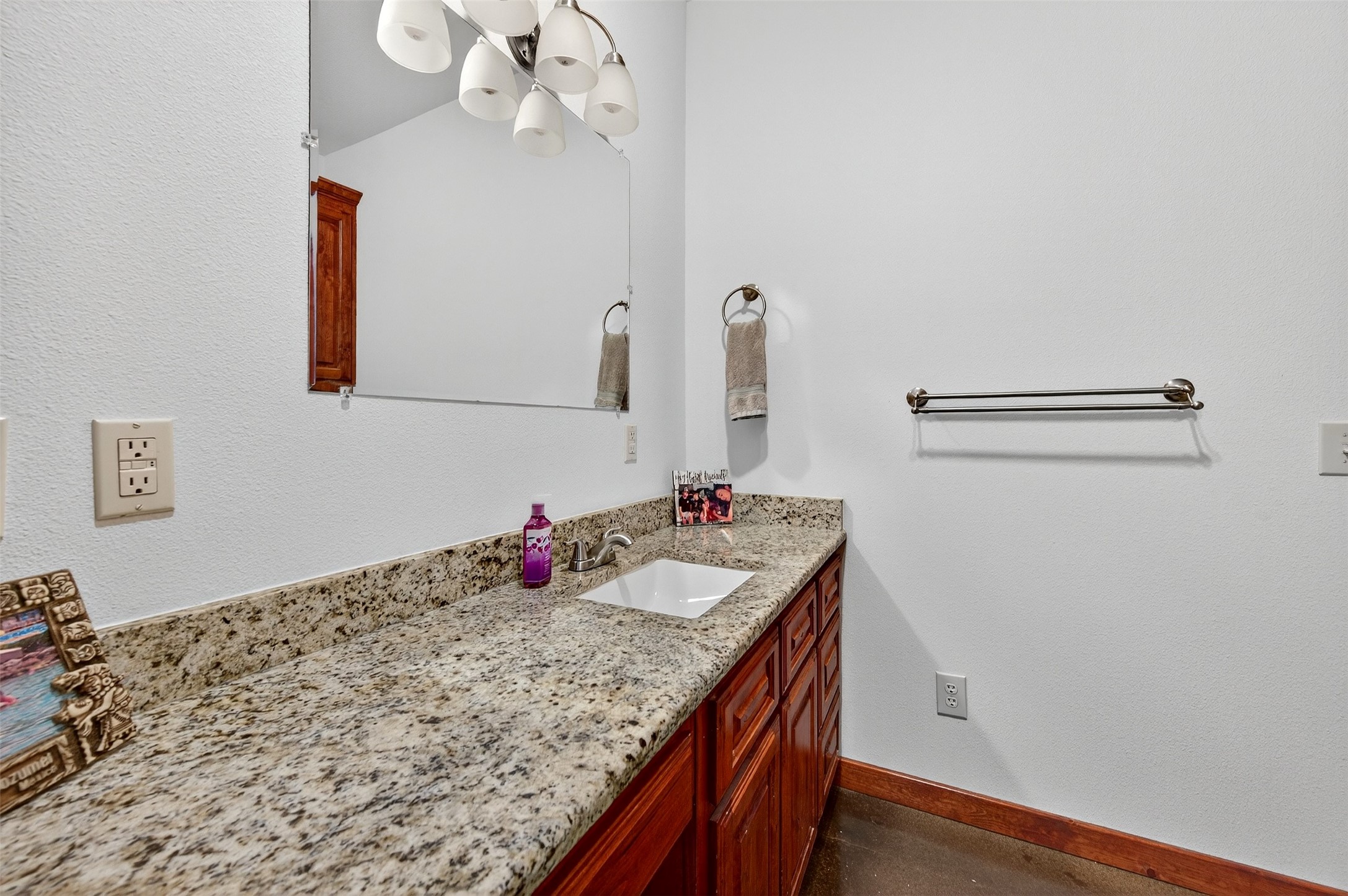 203 Mockingbird Street Ector TX 75439