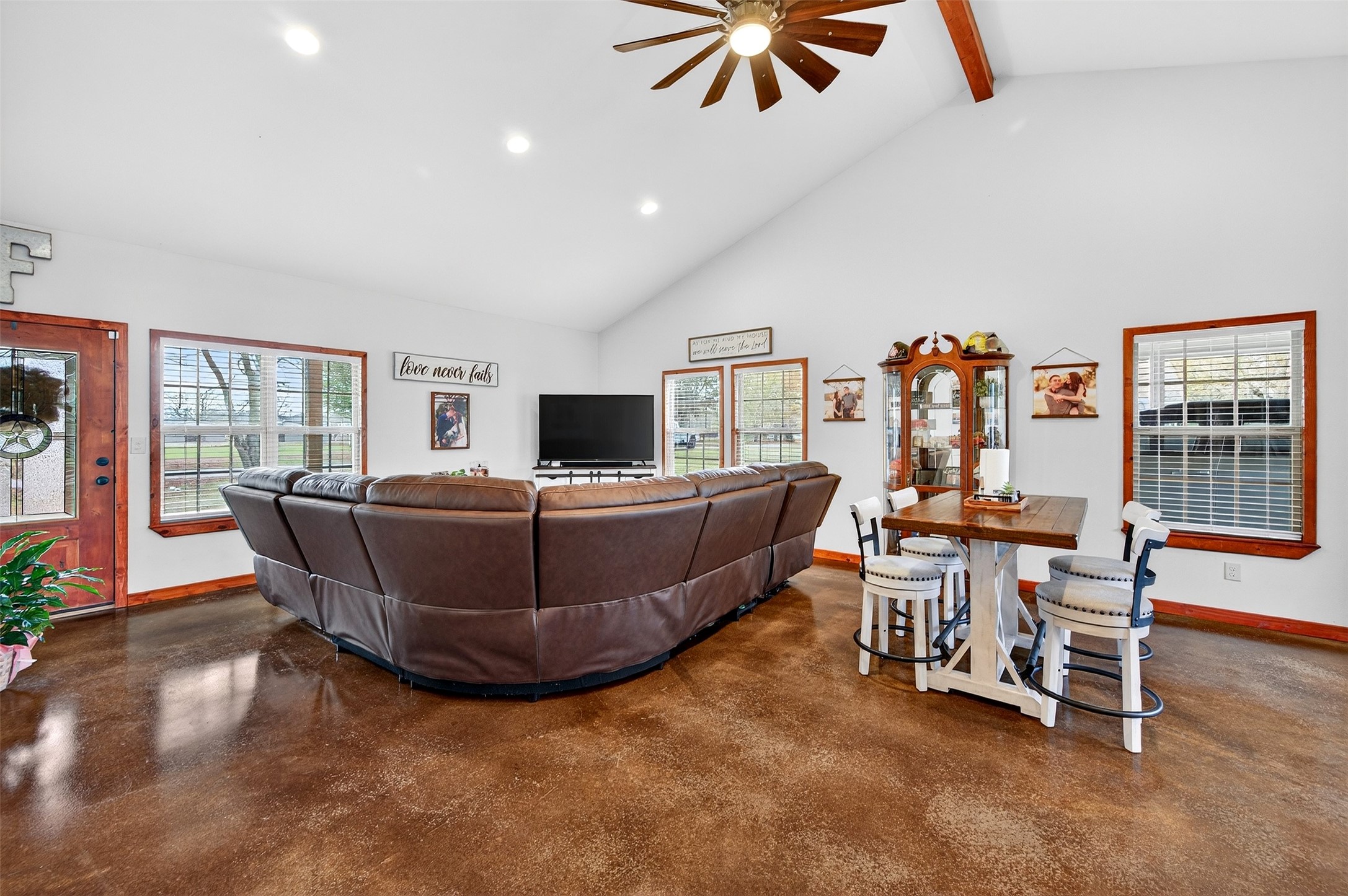 203 Mockingbird Street Ector TX 75439