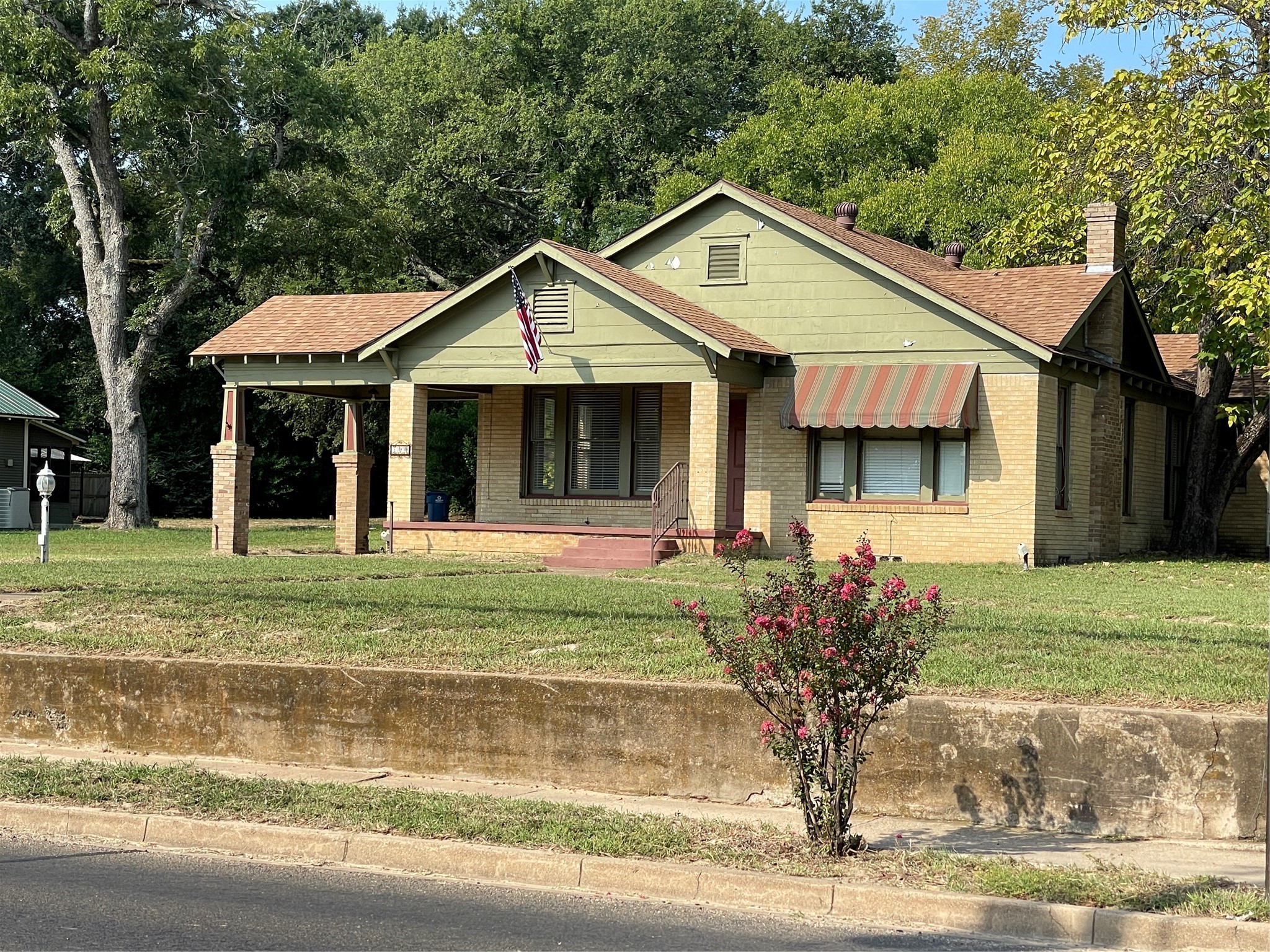 300 S Prairieville Street Athens TX 75751