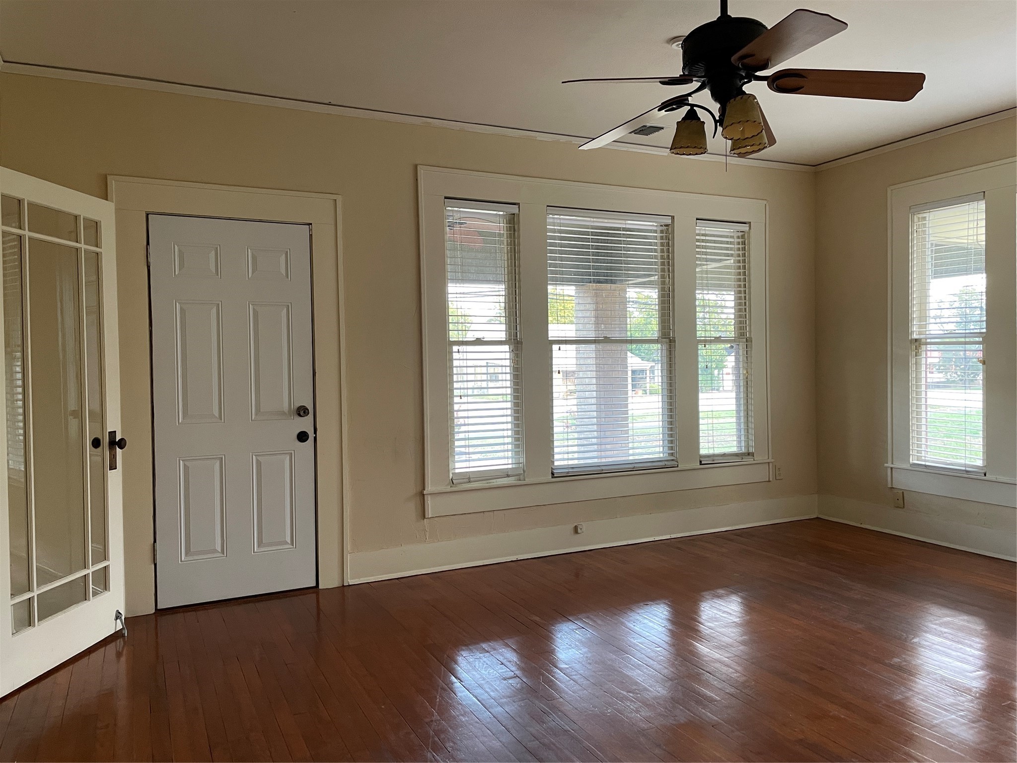 300 S Prairieville Street Athens TX 75751