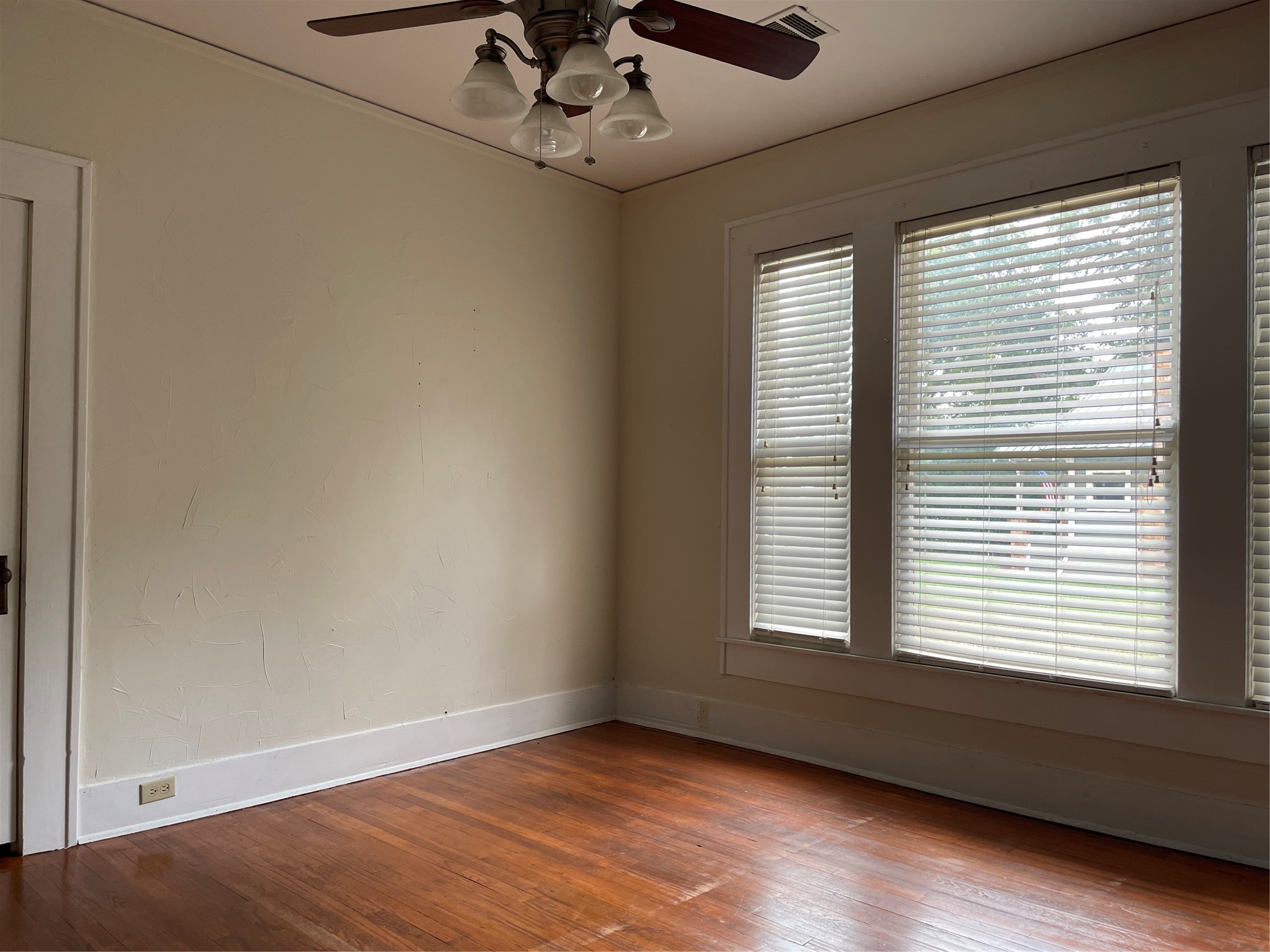 300 S Prairieville Street Athens TX 75751