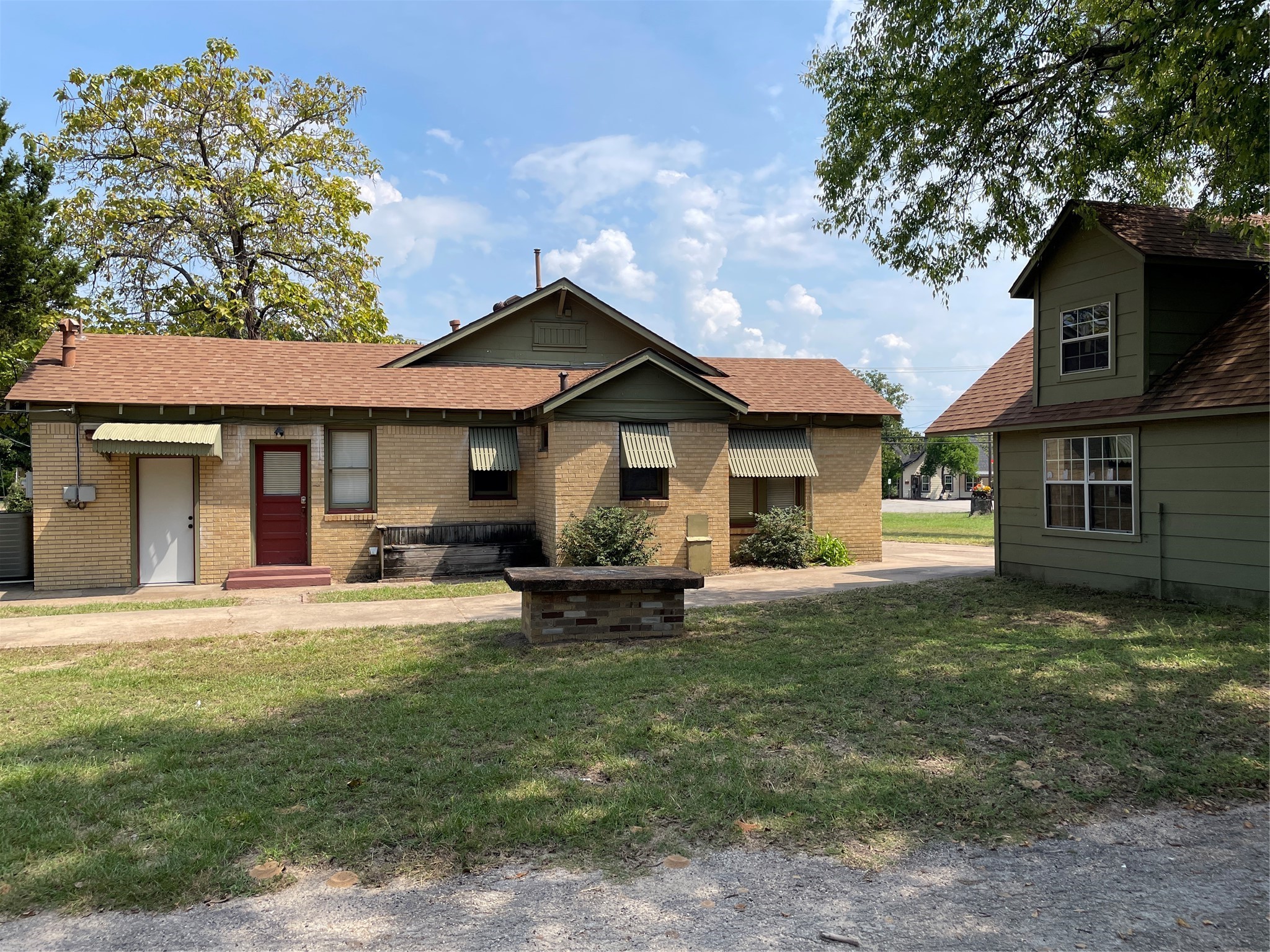 300 S Prairieville Street Athens TX 75751