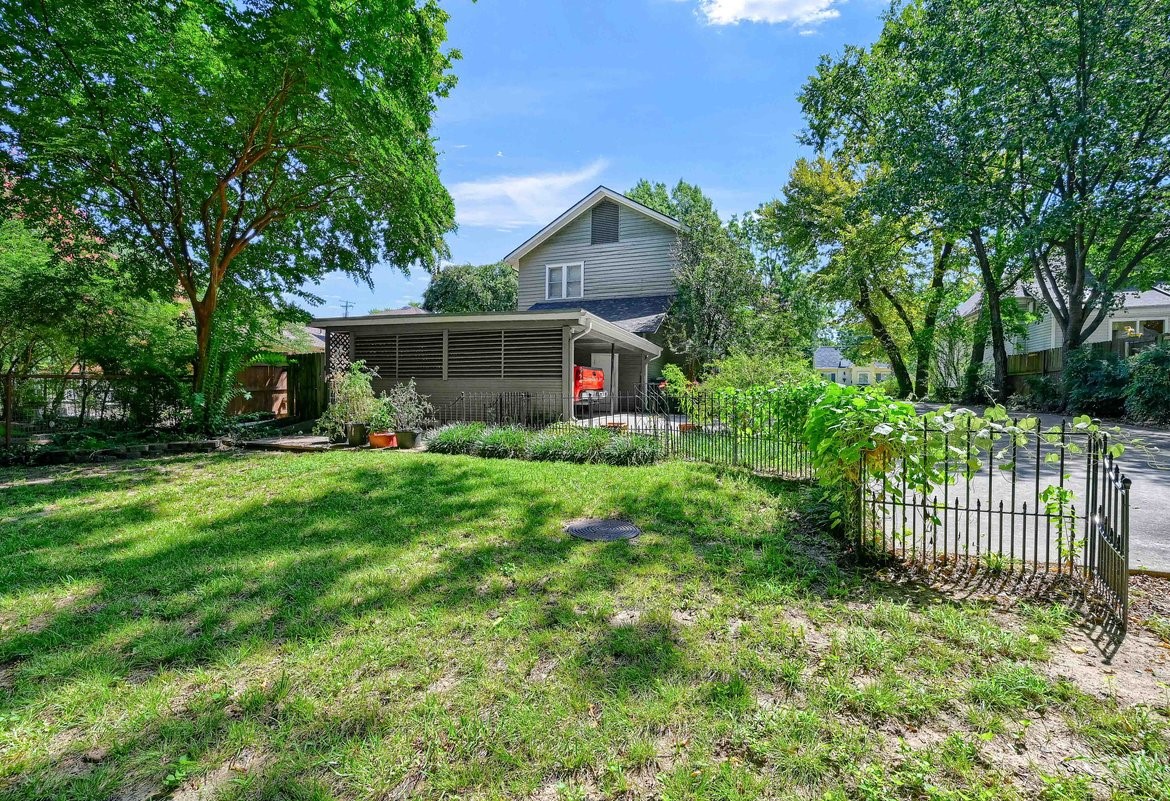 706 N Woods Street Sherman TX 75092