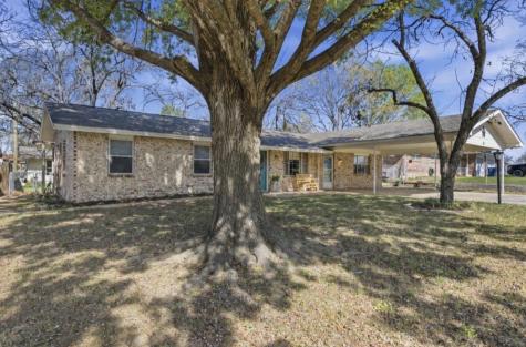 1224 N Texas Street De Leon TX 76444