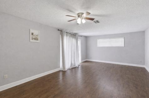 1224 N Texas Street De Leon TX 76444