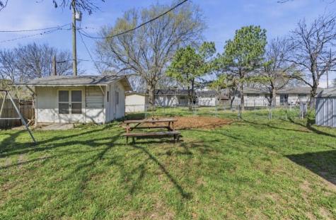 1224 N Texas Street De Leon TX 76444