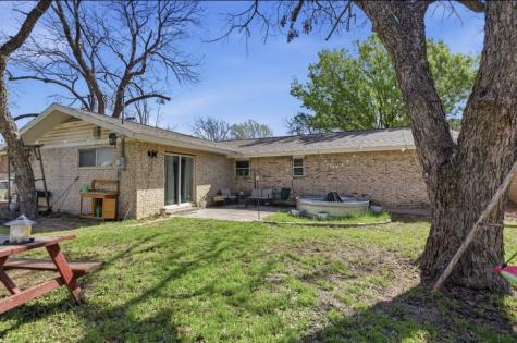 1224 N Texas Street De Leon TX 76444