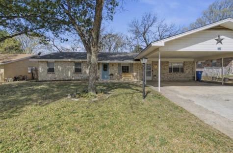 1224 N Texas Street De Leon TX 76444