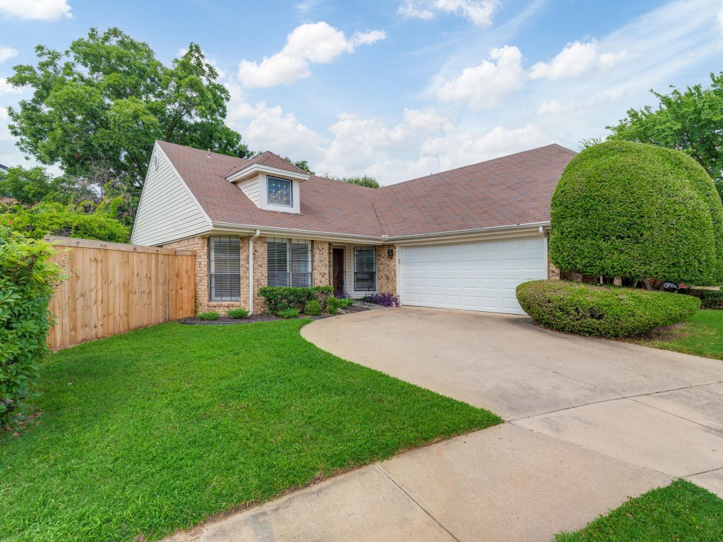 1409 Autumn Chase Square Bedford TX 76022