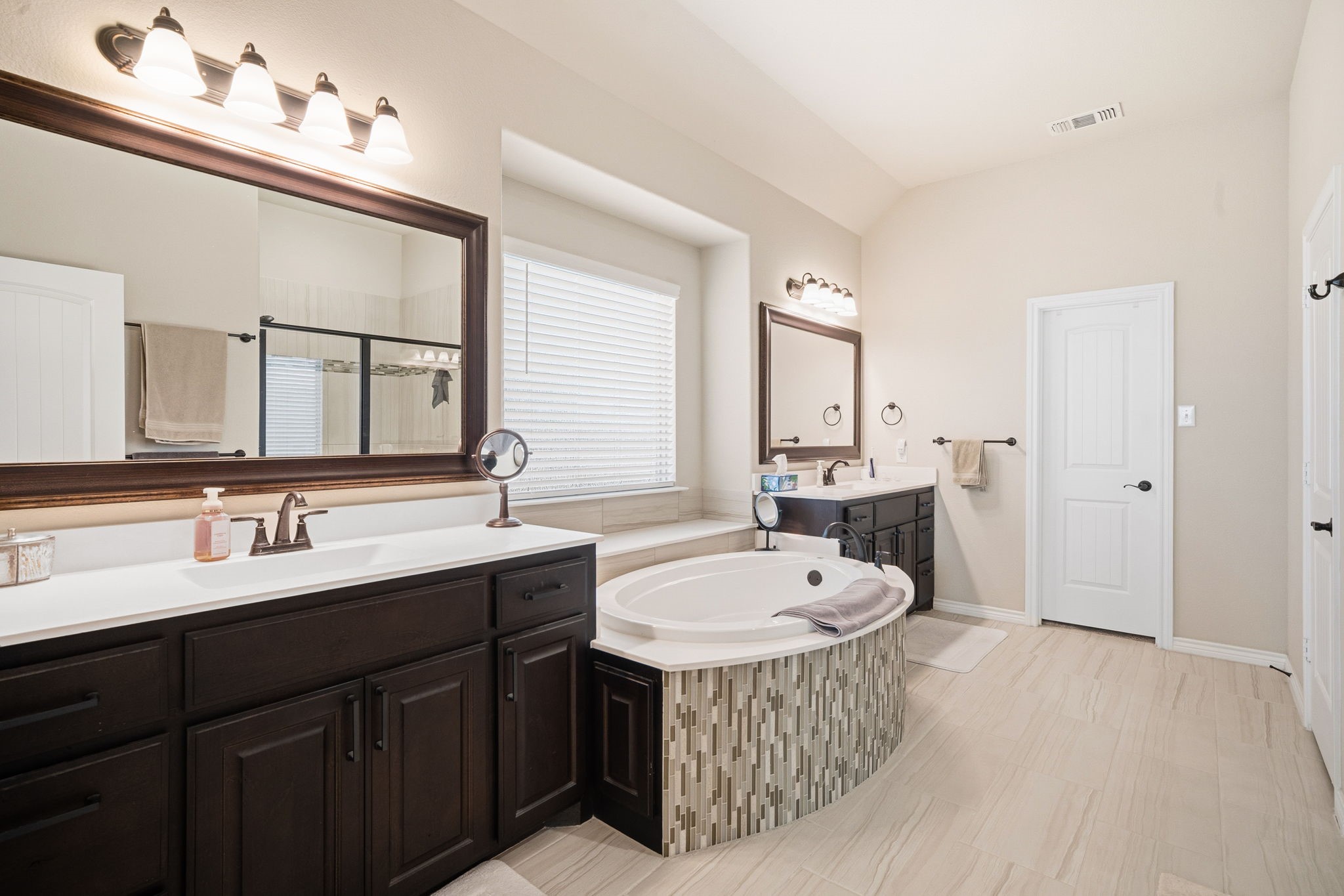 1858 Riviera Drive Waxahachie TX 75165