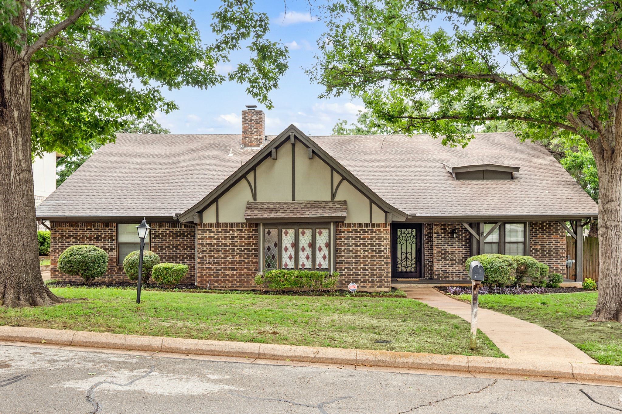 2214 Wilson Drive Arlington TX 76011