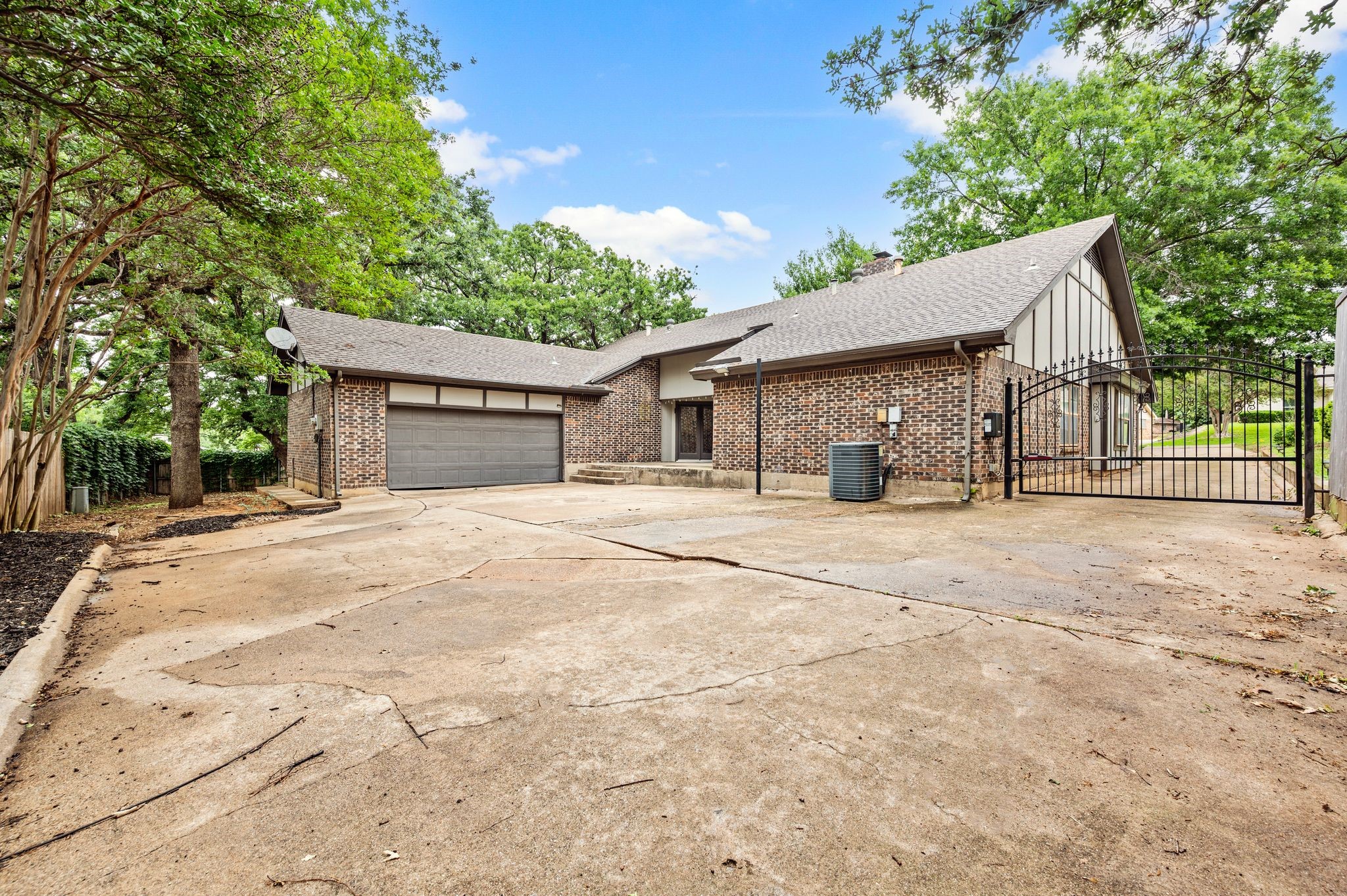 2214 Wilson Drive Arlington TX 76011