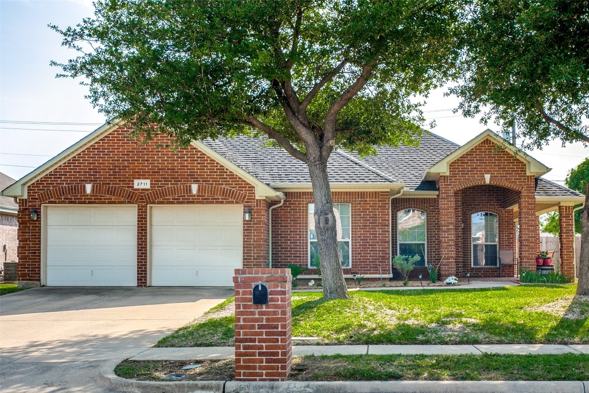 2711 W Shore Drive Grand Prairie TX 75052