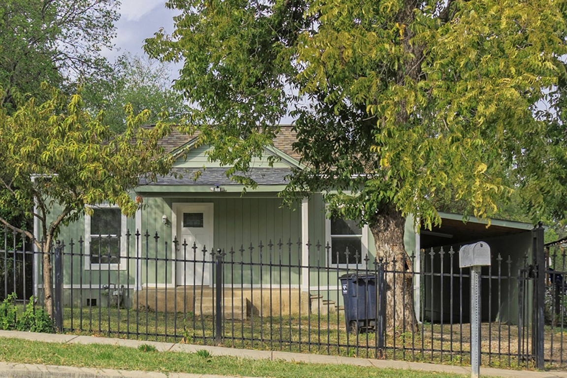 3211 Bideker Avenue Fort Worth TX 76105