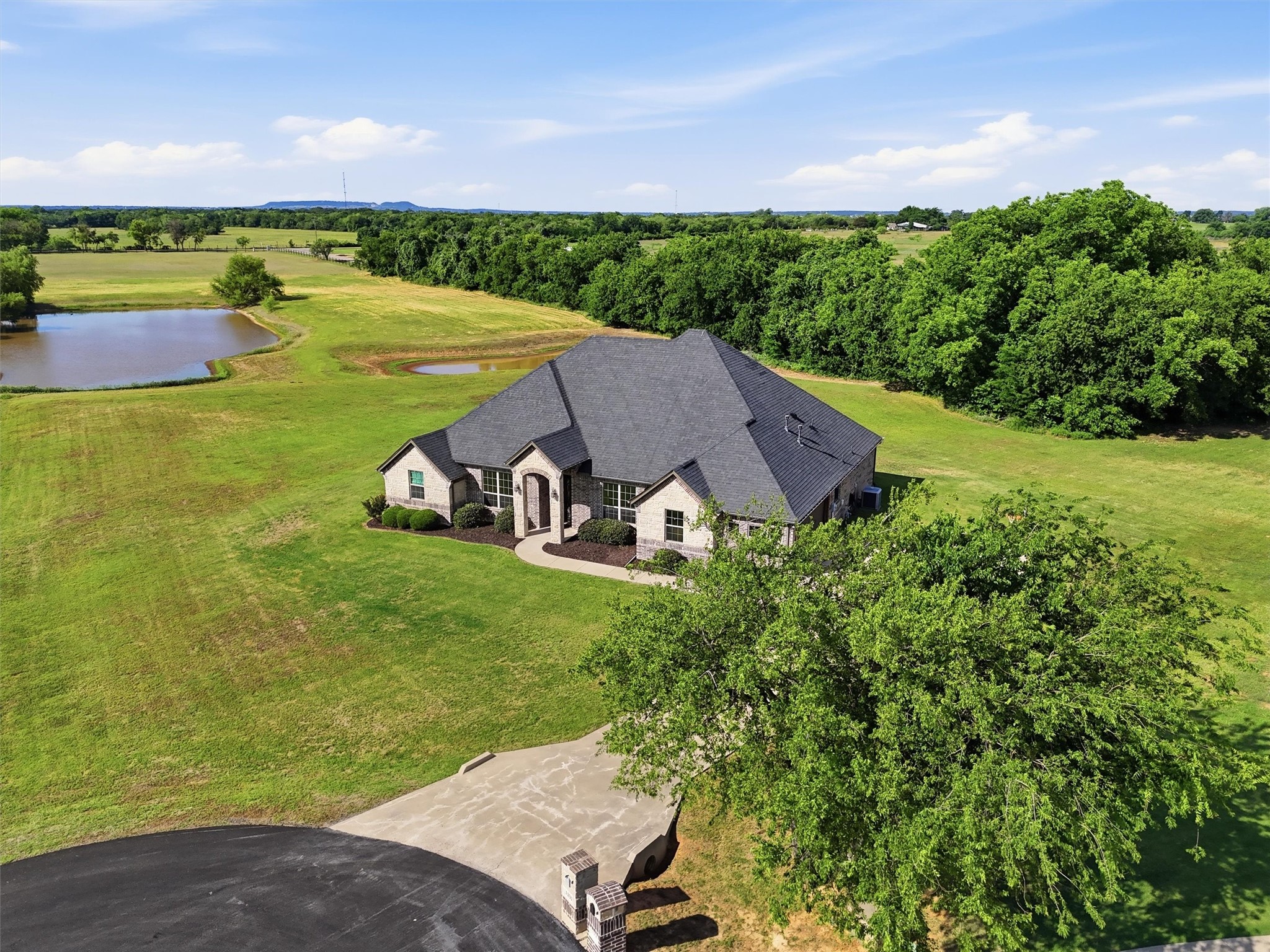 1101 W Iberian Court Granbury TX 76048