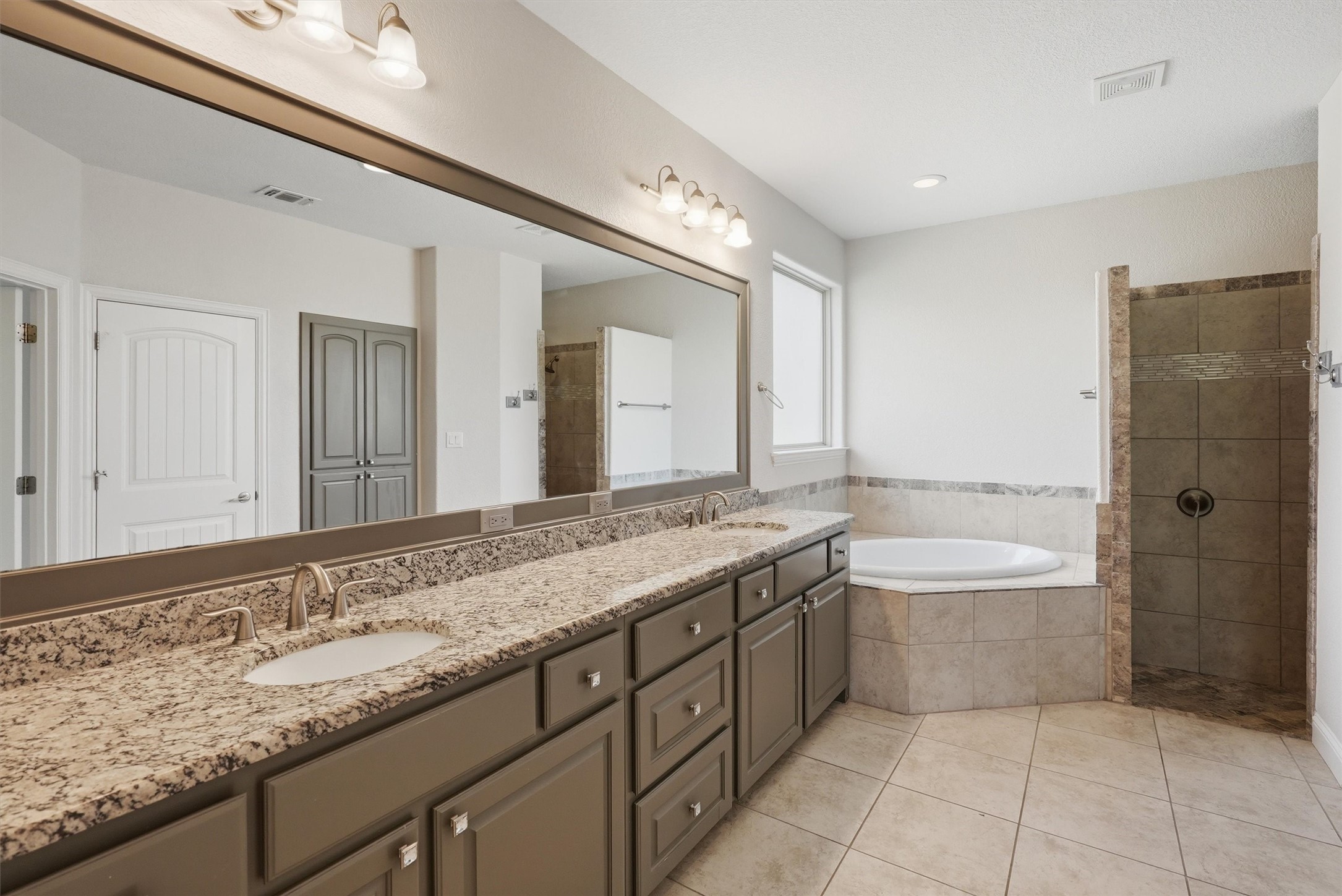 1101 W Iberian Court Granbury TX 76048