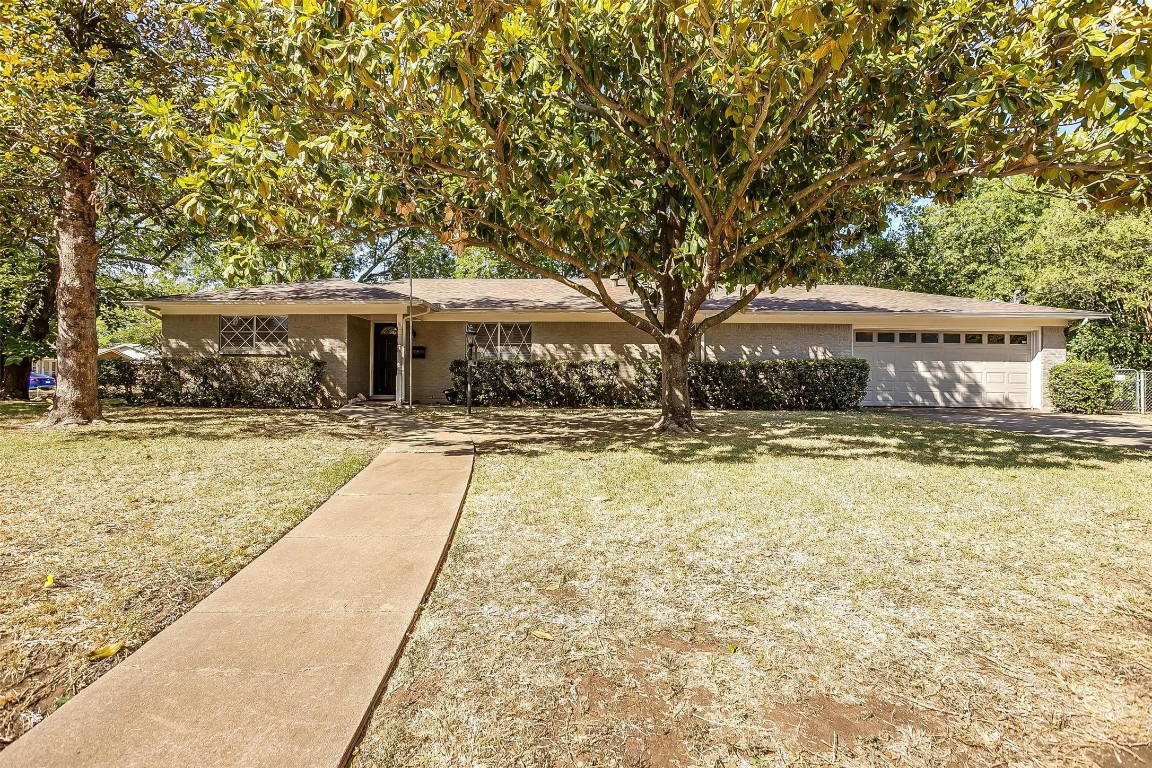 352 S Warren Street Burleson TX 76028