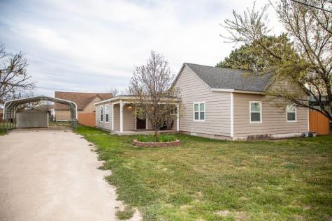 132 Nolan Street Tye TX 79563
