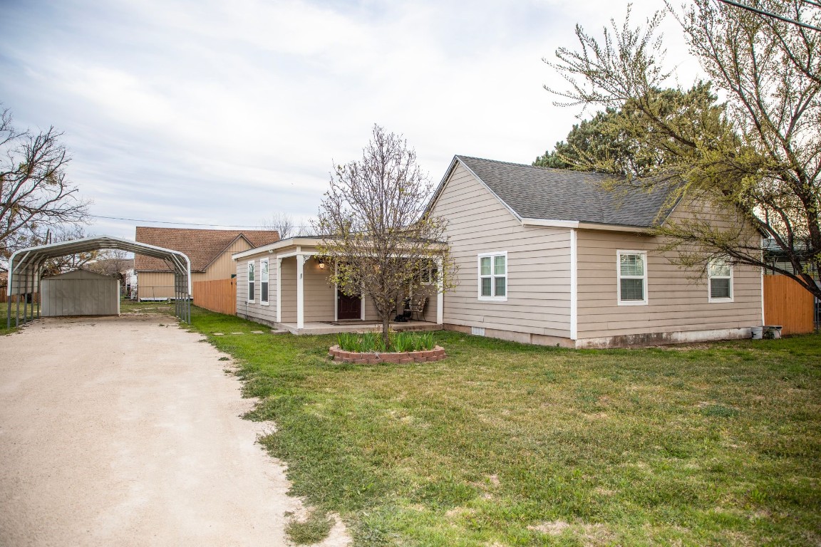 132 Nolan Street Tye TX 79563