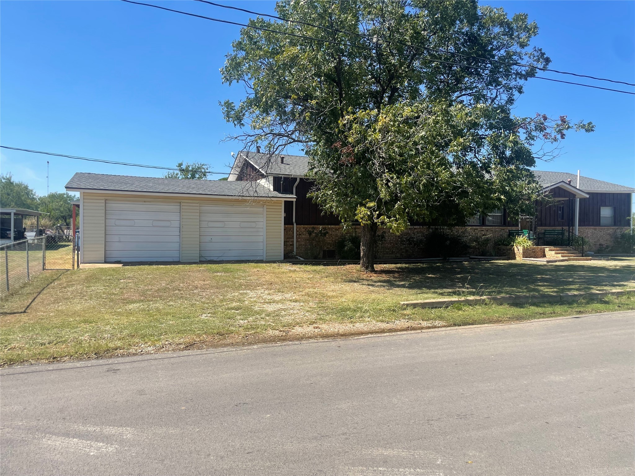 615 N Harvey Street Breckenridge TX 76424