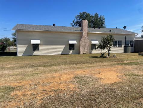 615 N Harvey Street Breckenridge TX 76424