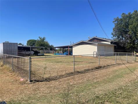 615 N Harvey Street Breckenridge TX 76424