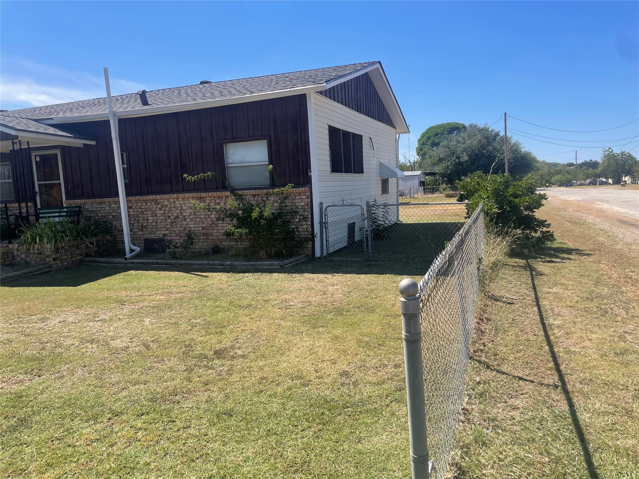 615 N Harvey Street Breckenridge TX 76424
