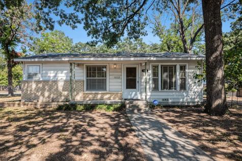 1862 Oakwood Street Haltom City TX 76117