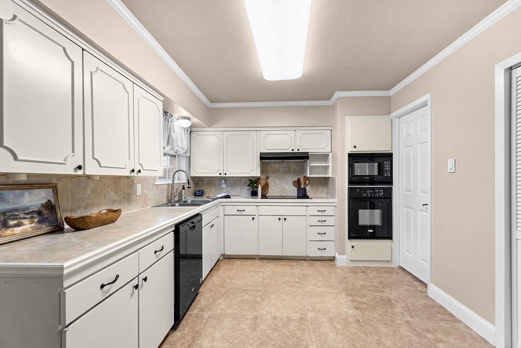 1830 Pleasant Run Road Carrollton TX 75006