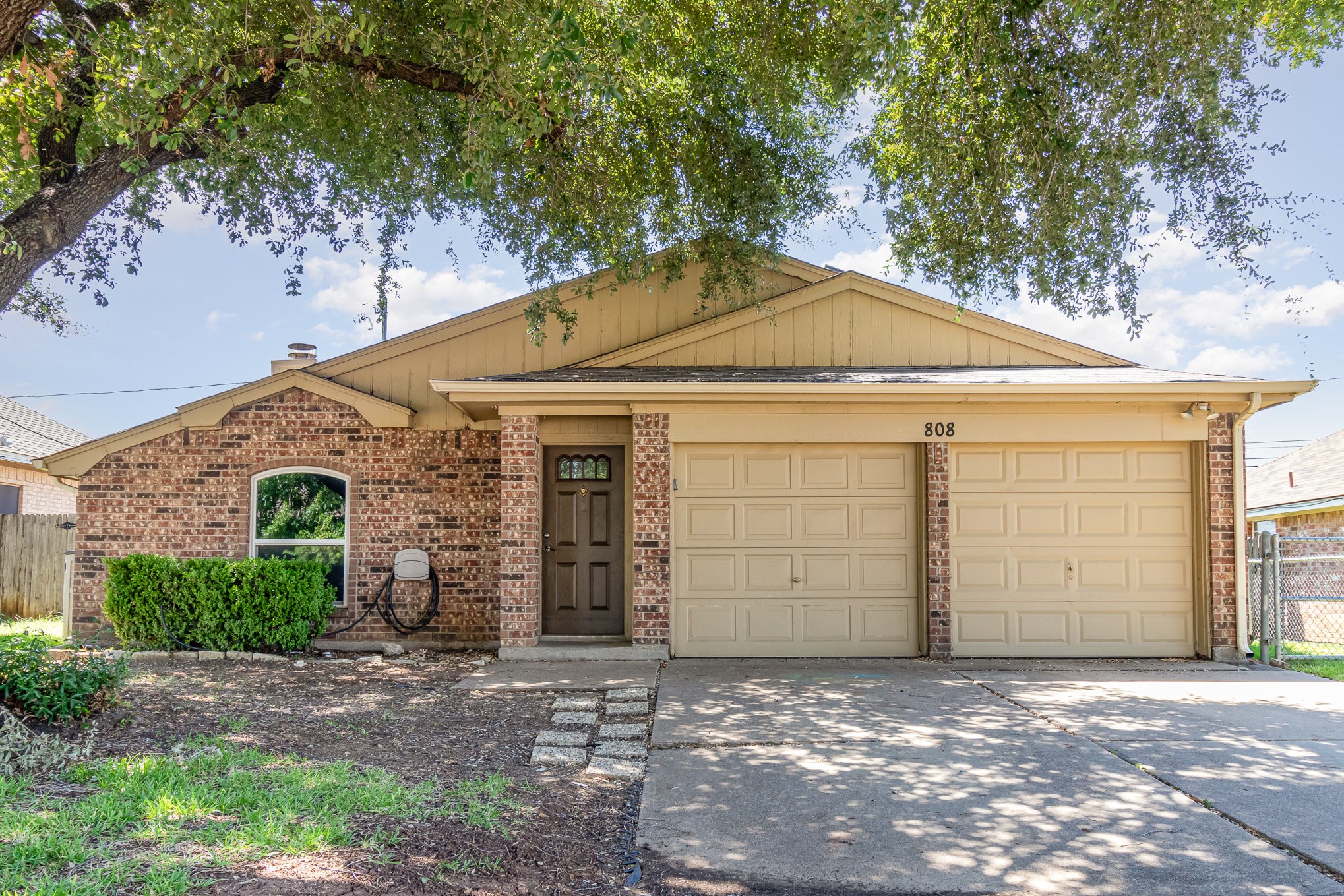 808 Carrington Drive Arlington TX 76001