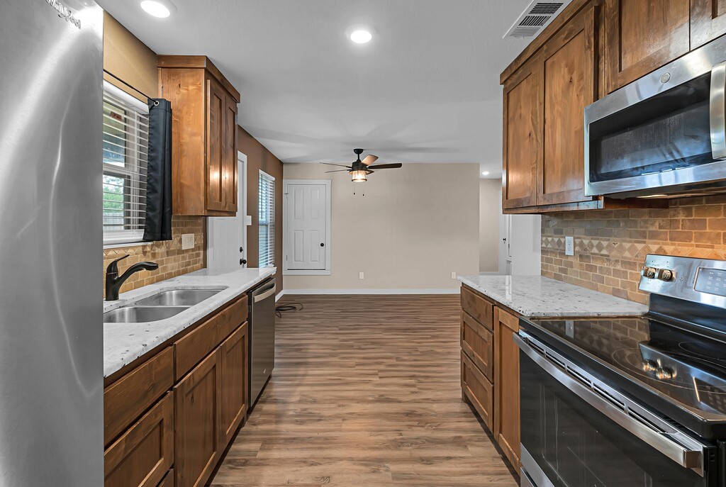 210 N Harrison Street Mcgregor TX 76657