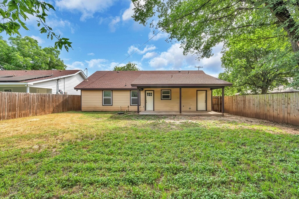 210 N Harrison Street Mcgregor TX 76657