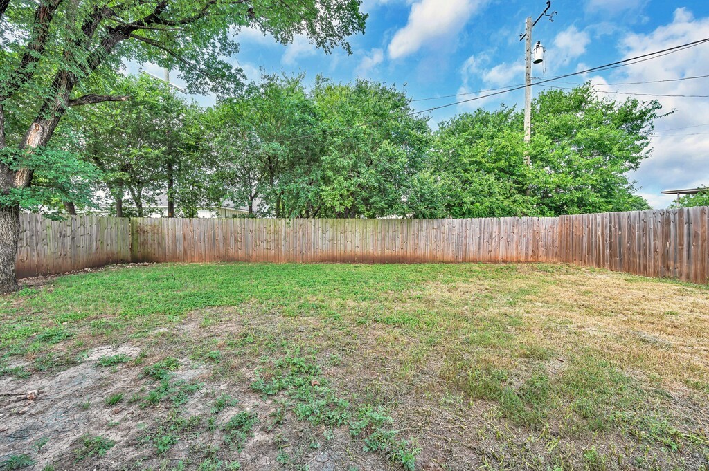 210 N Harrison Street Mcgregor TX 76657