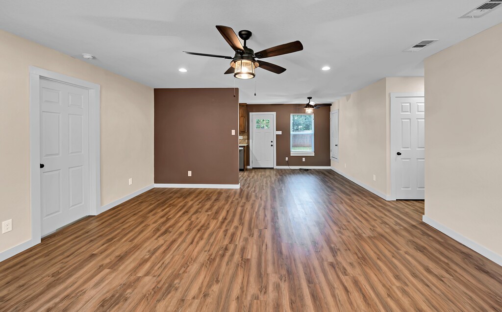 210 N Harrison Street Mcgregor TX 76657