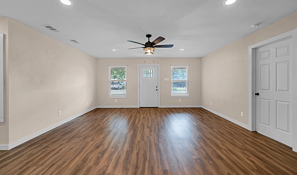 210 N Harrison Street Mcgregor TX 76657