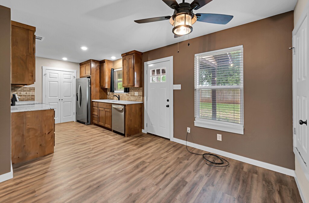 210 N Harrison Street Mcgregor TX 76657