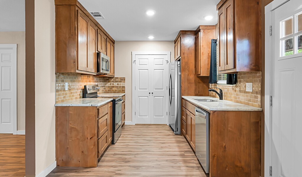 210 N Harrison Street Mcgregor TX 76657