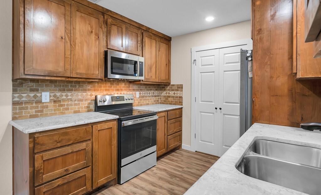 210 N Harrison Street Mcgregor TX 76657