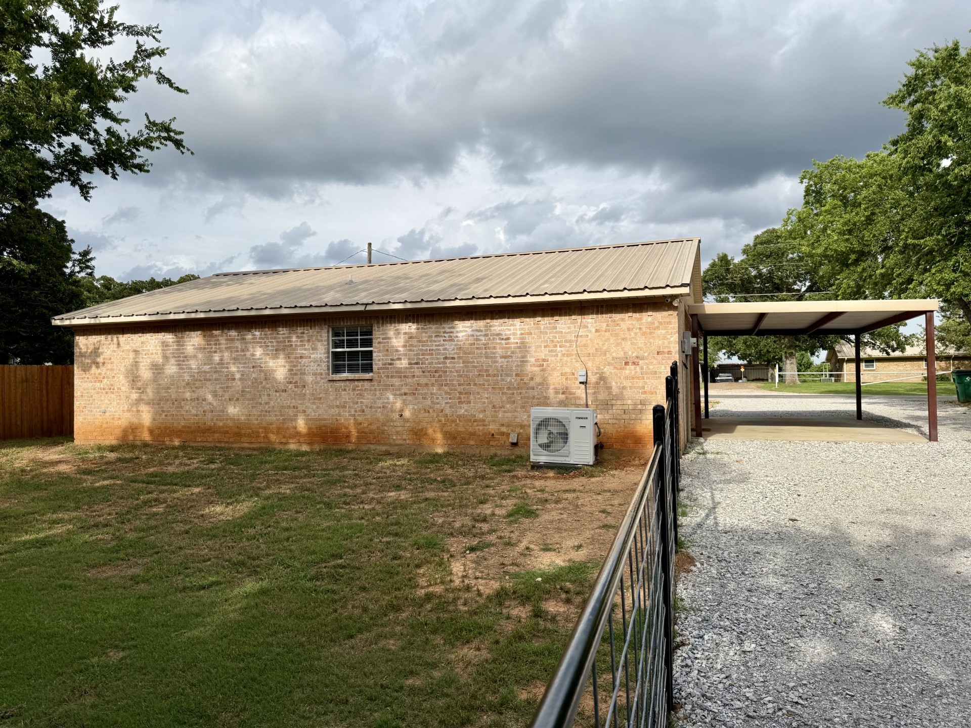 606 S Hubbard Street Alvord TX 76225